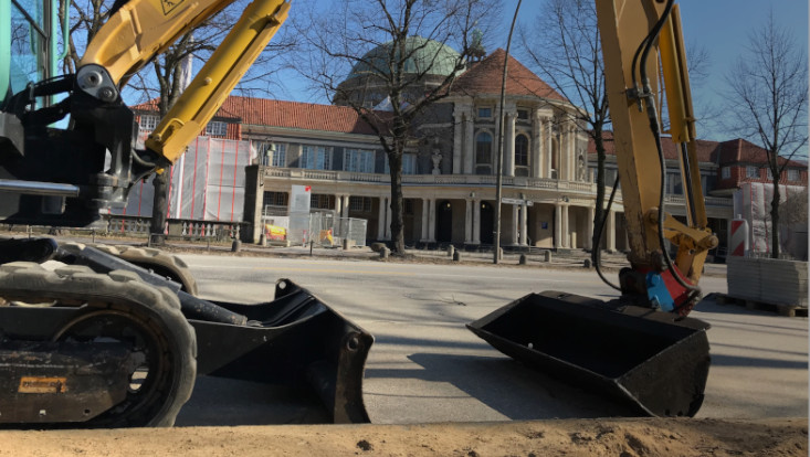 Digger in front of the University’s Main Building