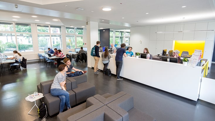 An open space with a white counter, where students are talking to Data Center staff.